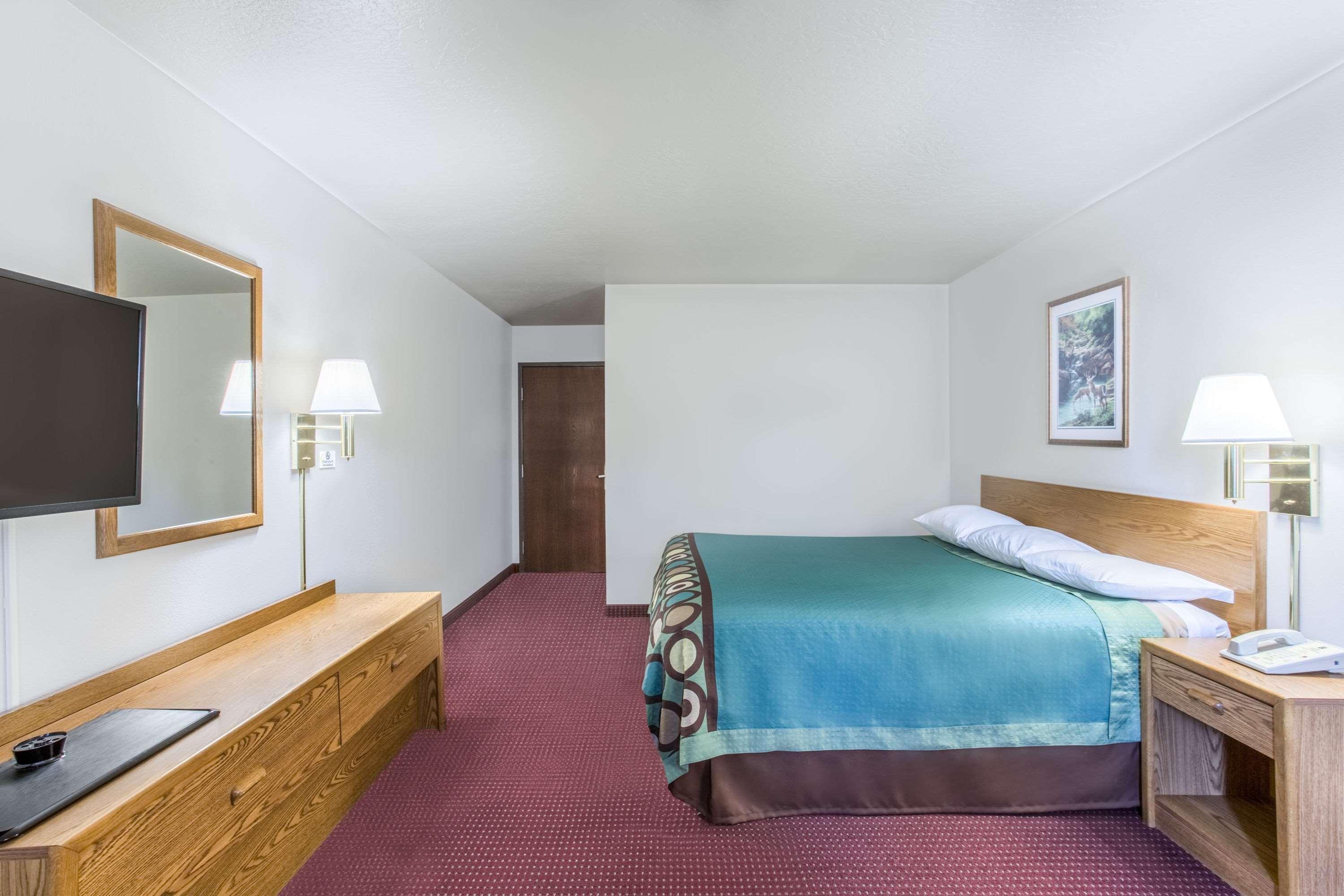 Super 8 By Wyndham Super 8 Blackfoot Exteriör bild