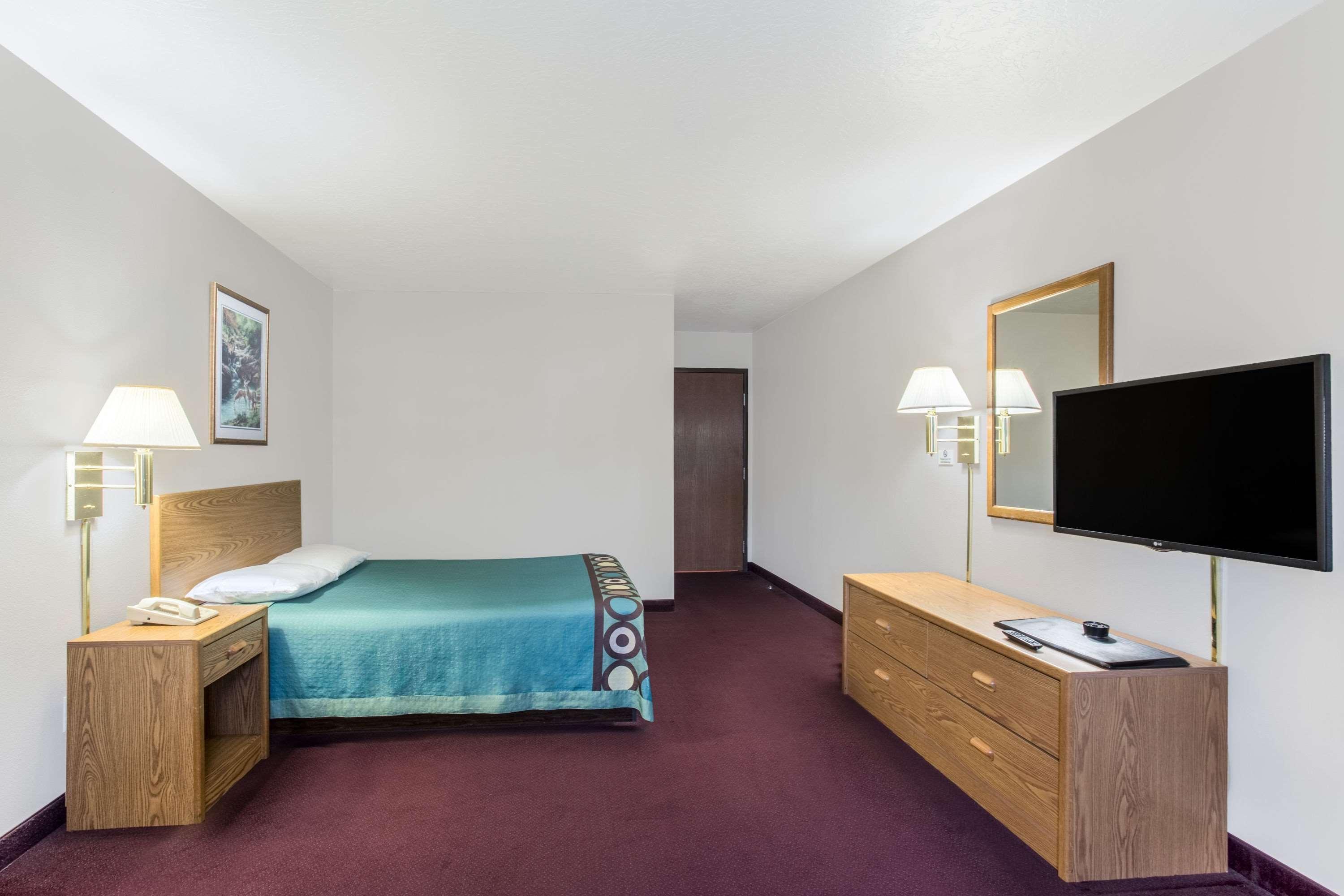 Super 8 By Wyndham Super 8 Blackfoot Exteriör bild
