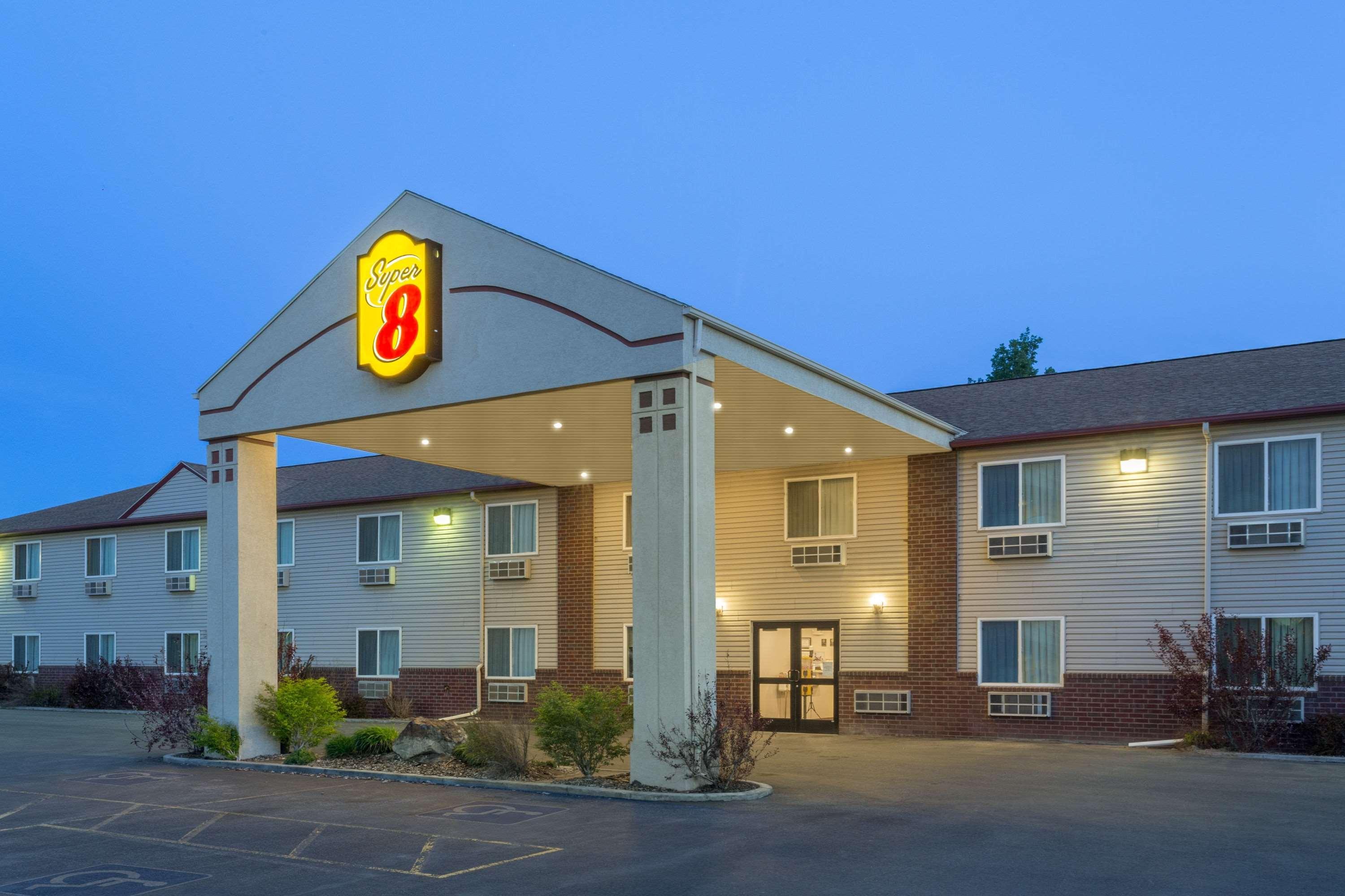Super 8 By Wyndham Super 8 Blackfoot Exteriör bild